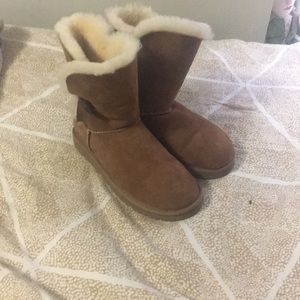 Women’s Size 7 Chestnut Bailey Button Boot UGG.